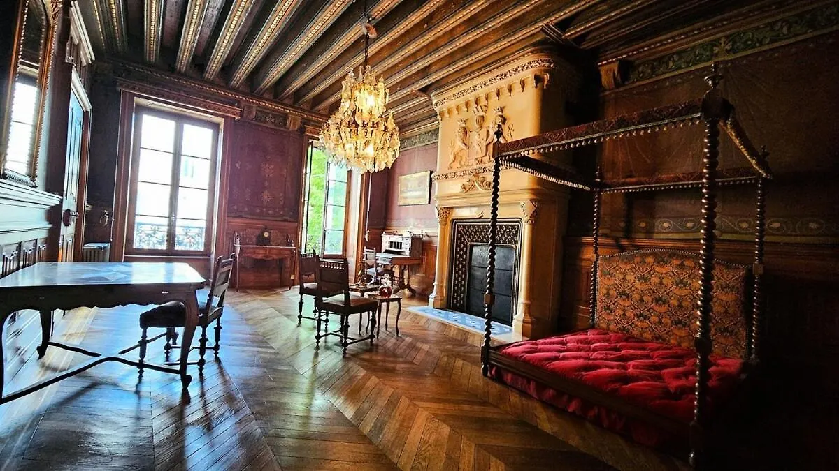 Chateau Louis XI En Beaujolais Beaujeu